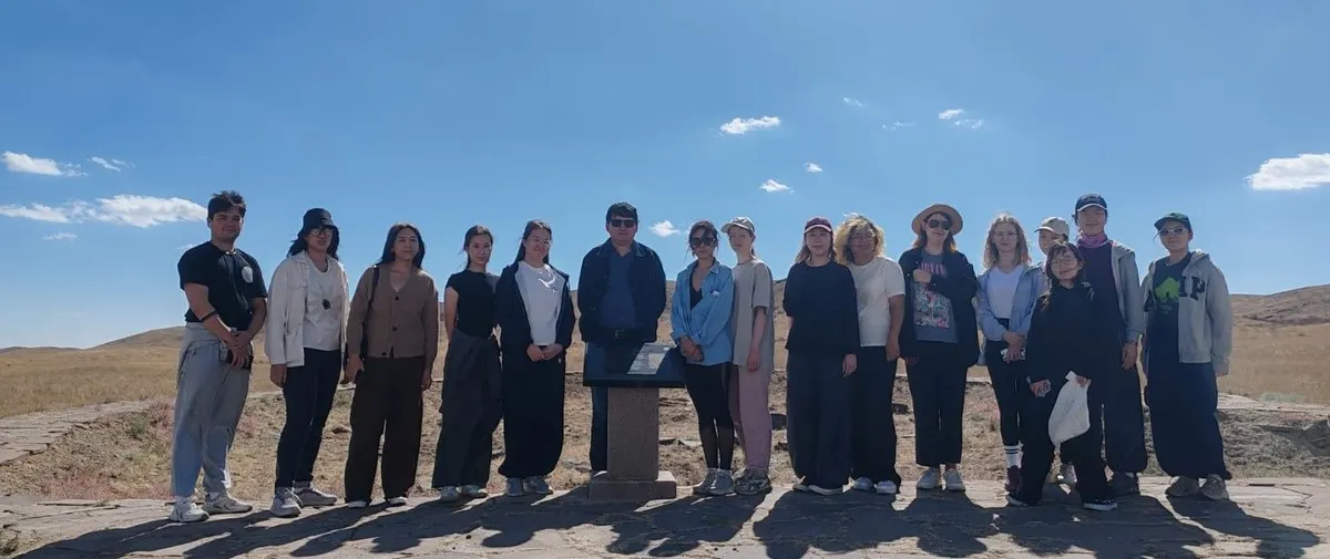 «ТАҢБАЛЫ» АРХЕОЛОГИЯЛЫҚ КЕШЕНІНДЕГІ КӨШПЕЛІ ДӘРІС-ЭКСКУРСИЯ