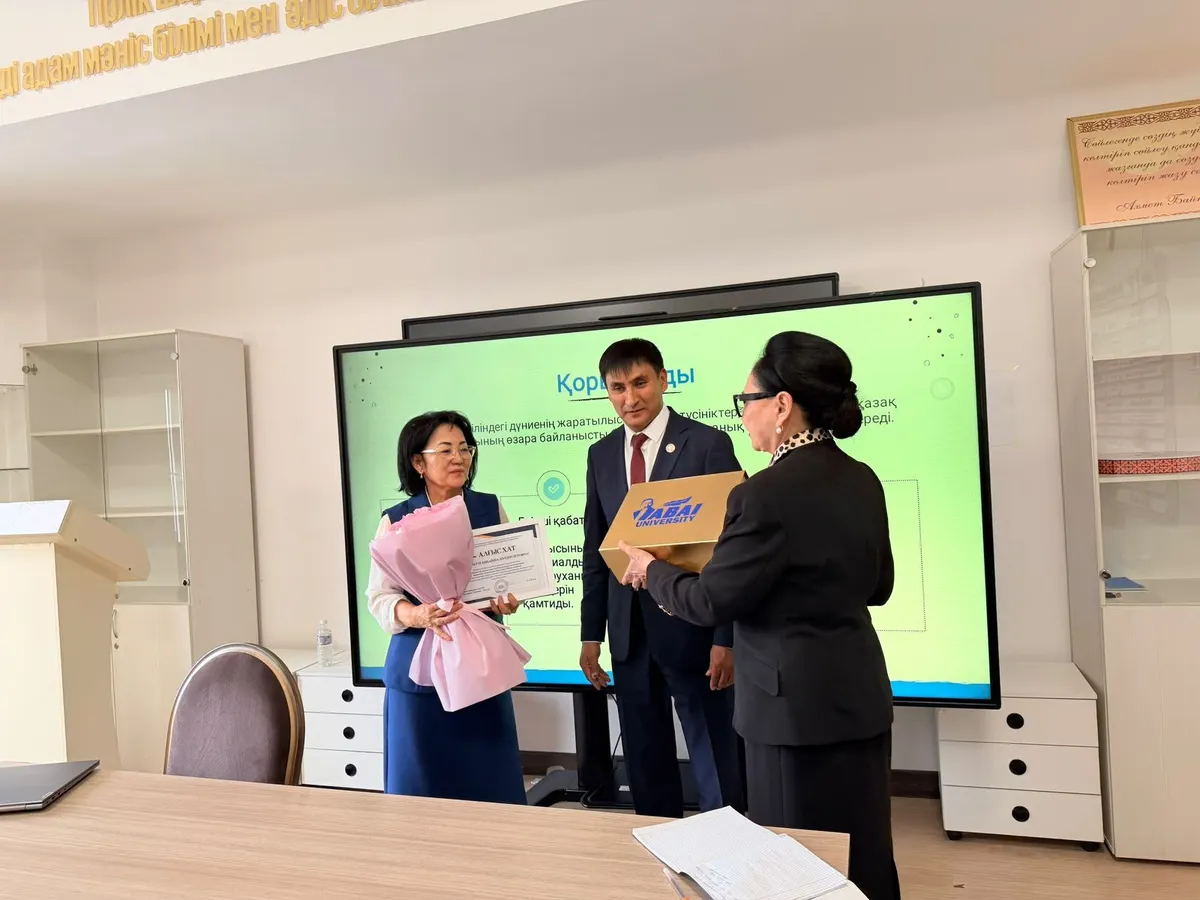The Heritage of the Zhyrau and the National Worldview: Abai University Hosts a Linguistics Research Seminar